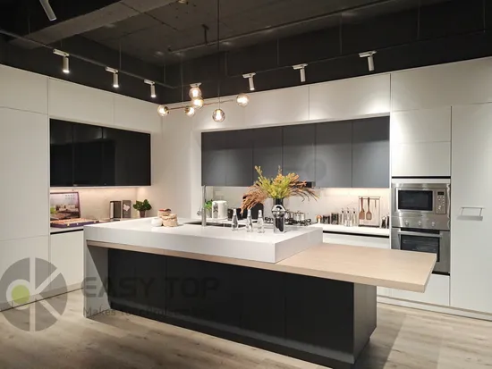 Kitchen 9-30 Micron 8011 Household Catering Aluminium Foil Food Roll Home Safe Aluminum Foil Paper for Baking Wrapped Foods Packaging